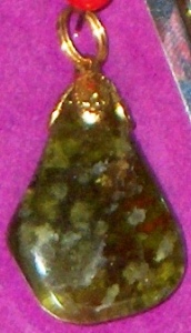 Vésuvianite pendentif